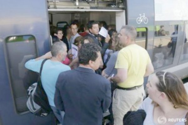 2.300 de pasageri, blocaţi o noapte întreagă în două trenuri